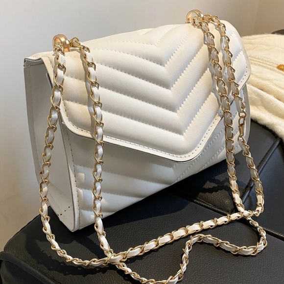 Handbags - Luxe vegan Leather Quilted Chain Bag